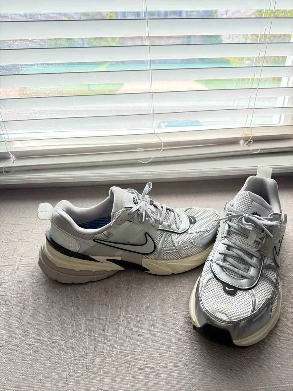Nike Men’s White, Silver & Black Chunky Sneakers